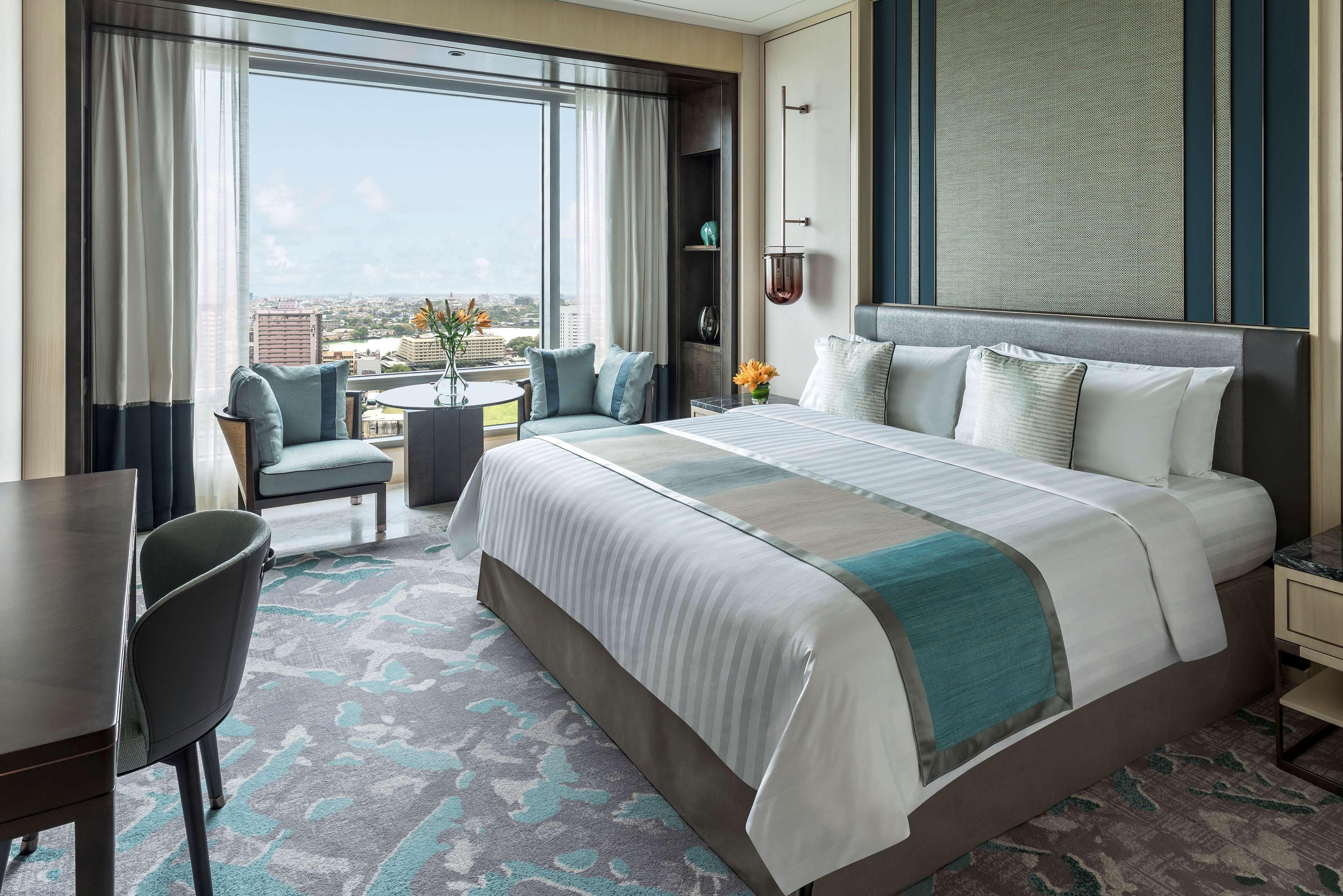 Shangri-la Hotel 5*